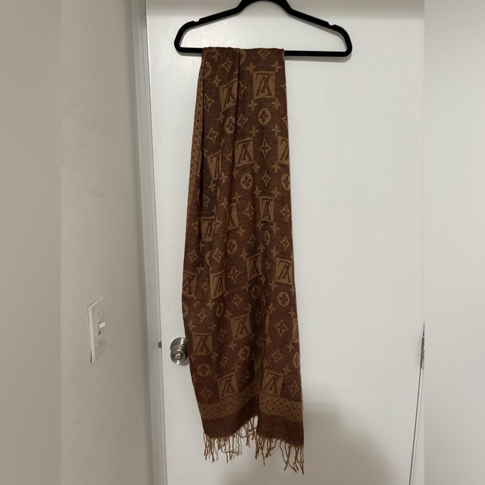 Louis Vuitton scarf